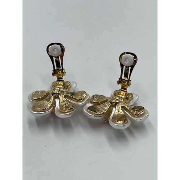 KENNETH Jay Lane Gold Plated 
White Faux Flower Pearl Crystal Clip Earring New - Picture 9 of 12